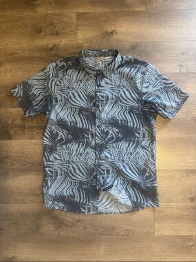 Roark Bless Up short sleeve button down shirt - men’s Large - Blue Abstract